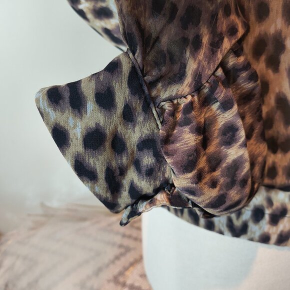 Casual Leopard Print Open Back Blouse - Picture 4 of 7
